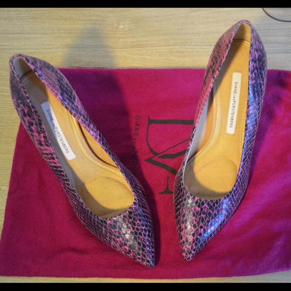 Diane von Furstenberg Purple Snakeskin Heels - Picture 3 of 3